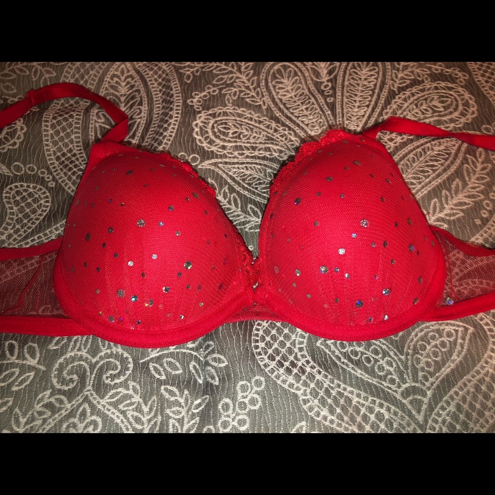 Red push up bra